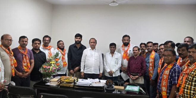 *ब्रेकिंग न्यूज़* –  *विजय बसवार का अपने समर्थकों के साथ शिवसेना में प्रवेश*