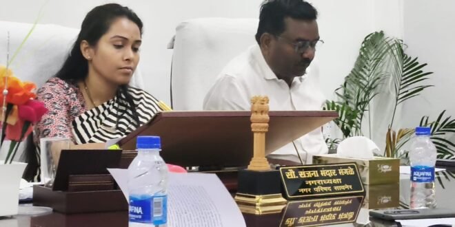 *सावनेरमधील विक्रेत्यांची लूट होऊ देणार नाही*   *बाजार शुल्क वसुलीत पारदर्शकता आणणार*   *ठराविक दरानुसारच बाजार शुल्क वसुली होणार सौ. संजना मंदार मंगळे,नगराध्यक्षा नगर परिषद सावनेर*