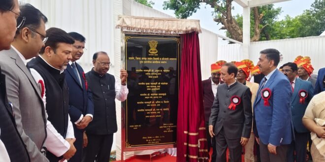 *44 करोड़ रुपये की न्यायालयीन बिल्डिंग का शिलान्यास संपन्न*   *आम नागरिक और संविधान की मुख्य कड़ी – न्यायदान* अतुल चंदुरकर