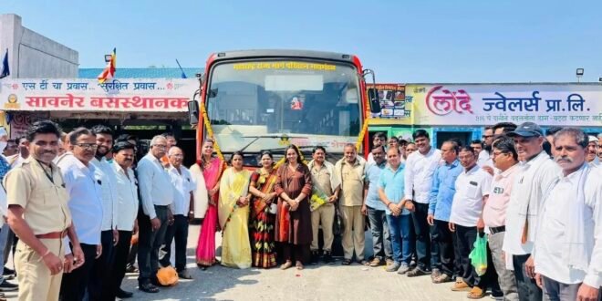 *सावनेर शेगाव बस सुरु*  *नगराध्यक्षा संजना मंगळे यांनी दाखवली हिरवी झंडी*