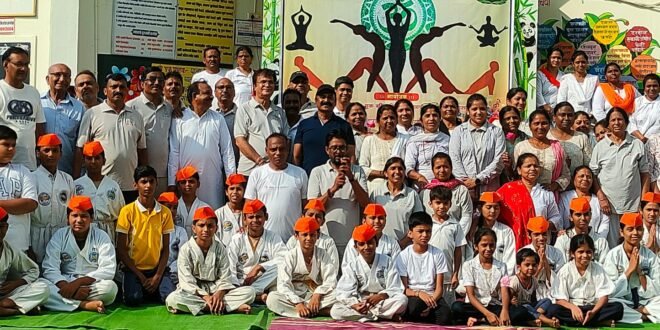 *जागतिक योग दिन उत्साहात साजरा*  *योग परिवार,मूक बधिर निवासी शाळा,गोतमारे गुरुकुल, महिला पतंजली,महाराष्ट्र योग शिक्षक संघ,सावनेर माहेश्वरी मंडळाचे संयुक्त आयोजन*